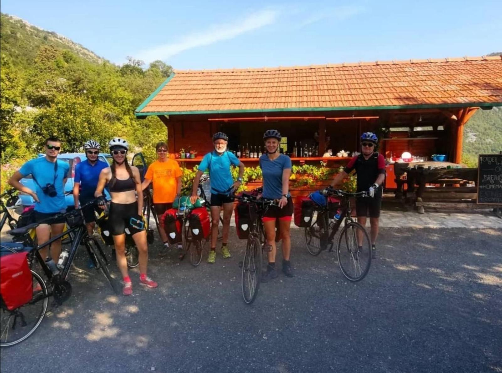 Camp Oaza,Lipa Hotel Cetinje Kültér fotó