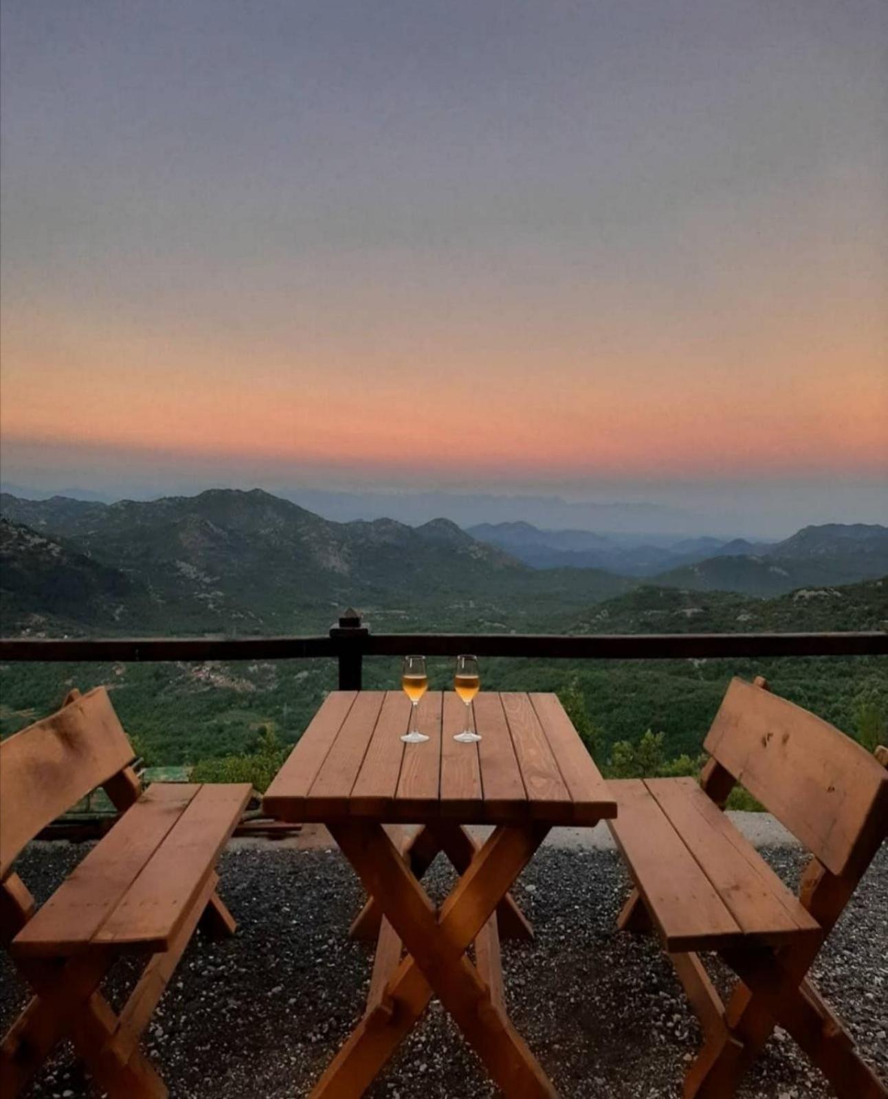 Camp Oaza,Lipa Hotel Cetinje Kültér fotó