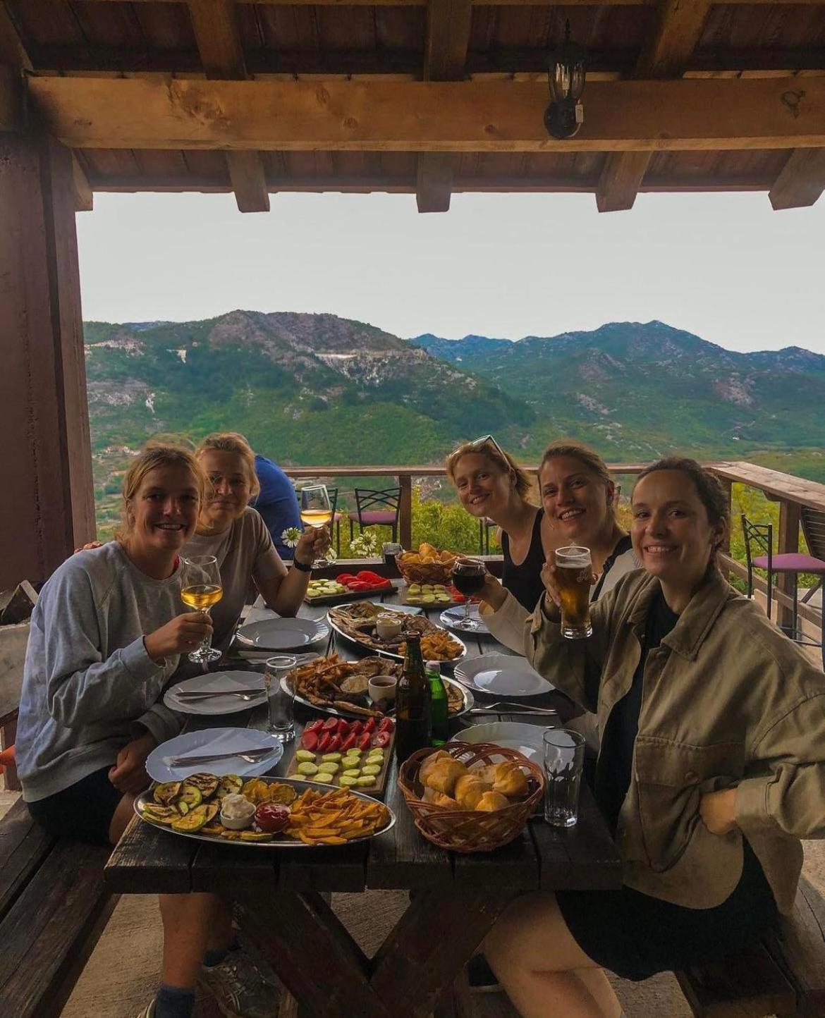 Camp Oaza,Lipa Hotel Cetinje Kültér fotó