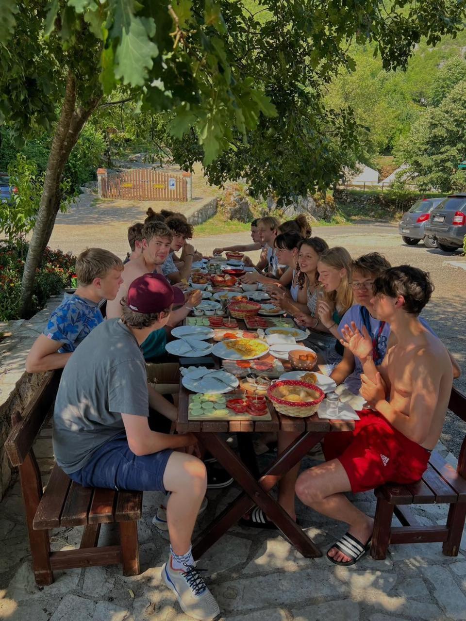 Camp Oaza,Lipa Hotel Cetinje Kültér fotó