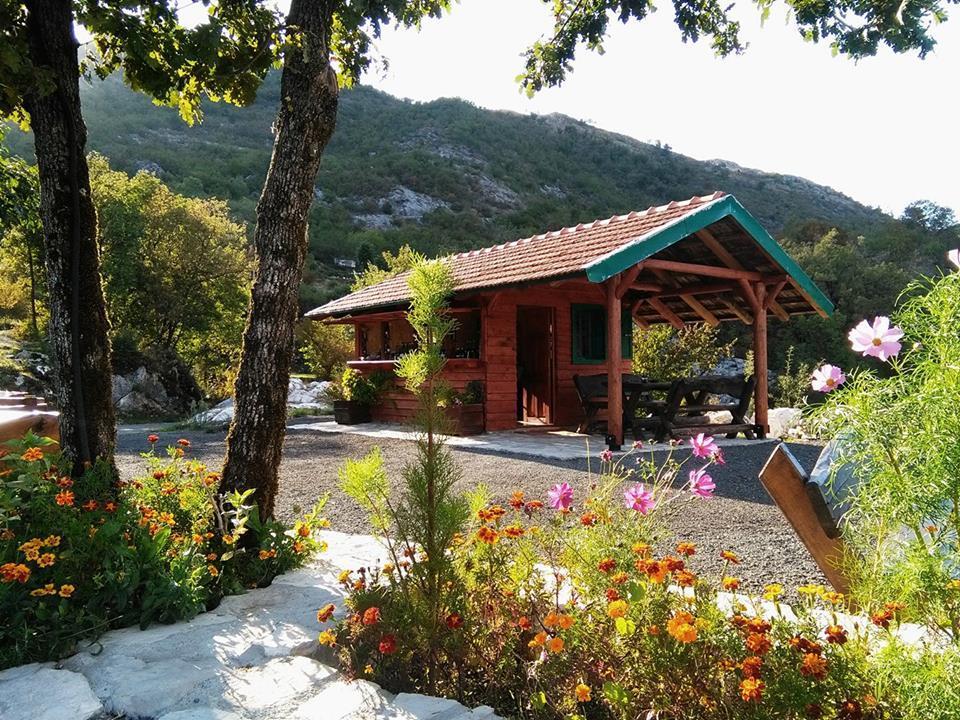 Camp Oaza,Lipa Hotel Cetinje Kültér fotó