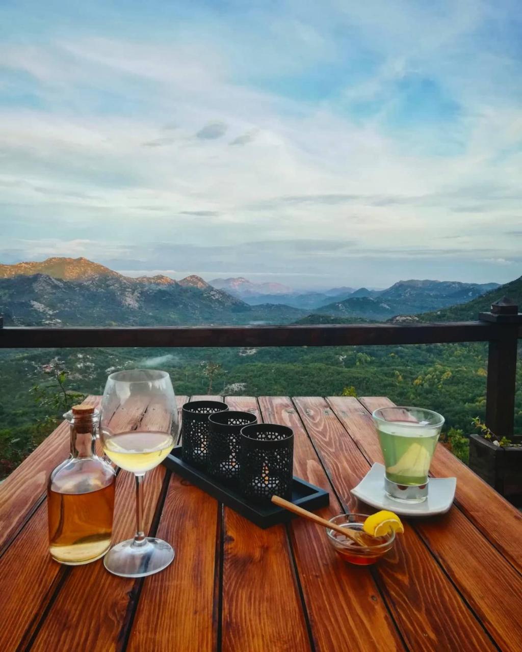 Camp Oaza,Lipa Hotel Cetinje Kültér fotó