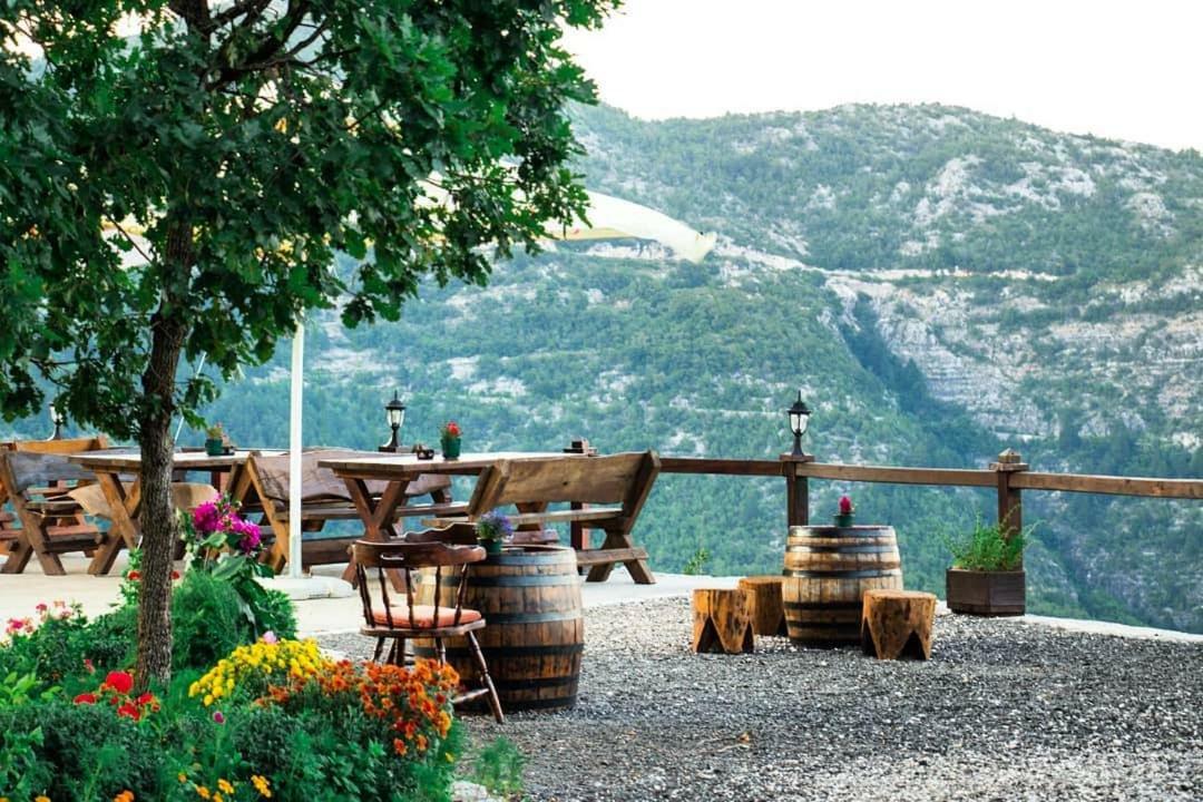 Camp Oaza,Lipa Hotel Cetinje Kültér fotó